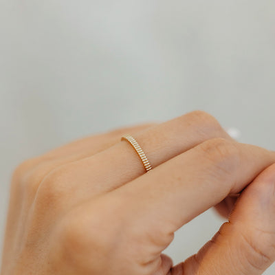 Bague à encoche en or massif