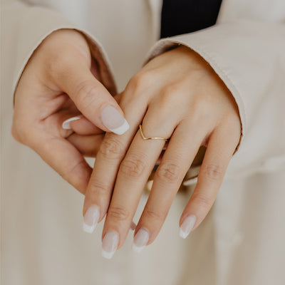 Bague V en or massif