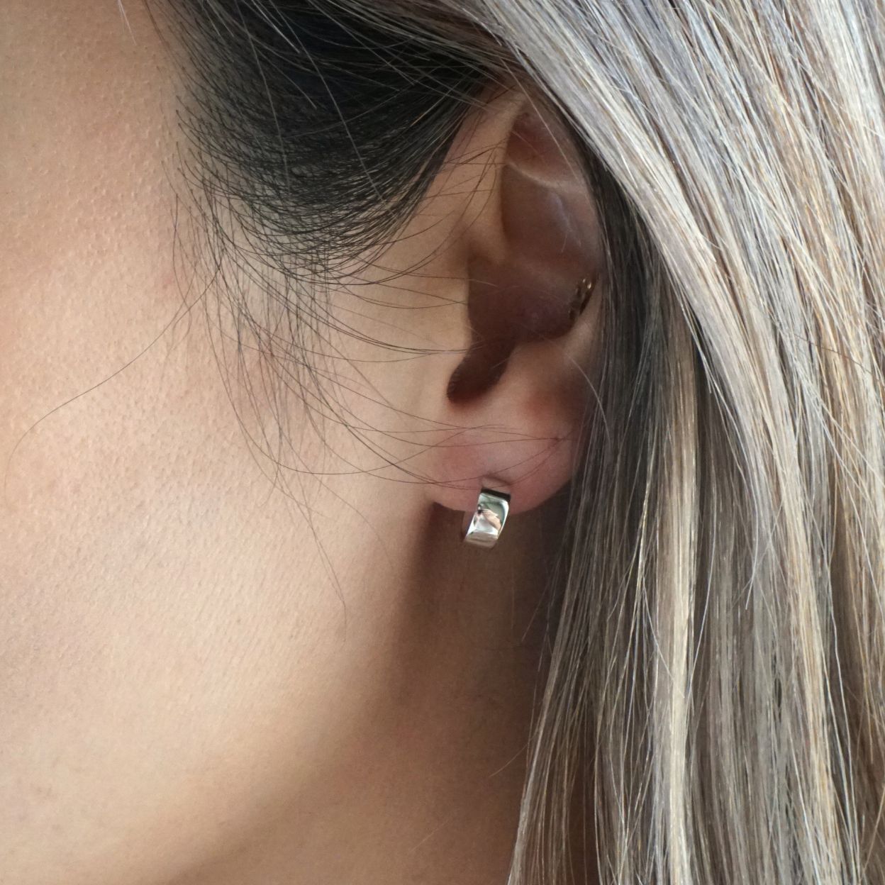 Boucles d'oreilles créoles à clous Brooke