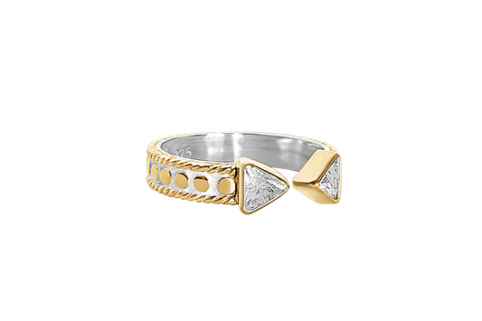 Bague manchette en or jaune 18 carats triangle zircone cubique boho chic bijoux empilables fait main collection kemmi