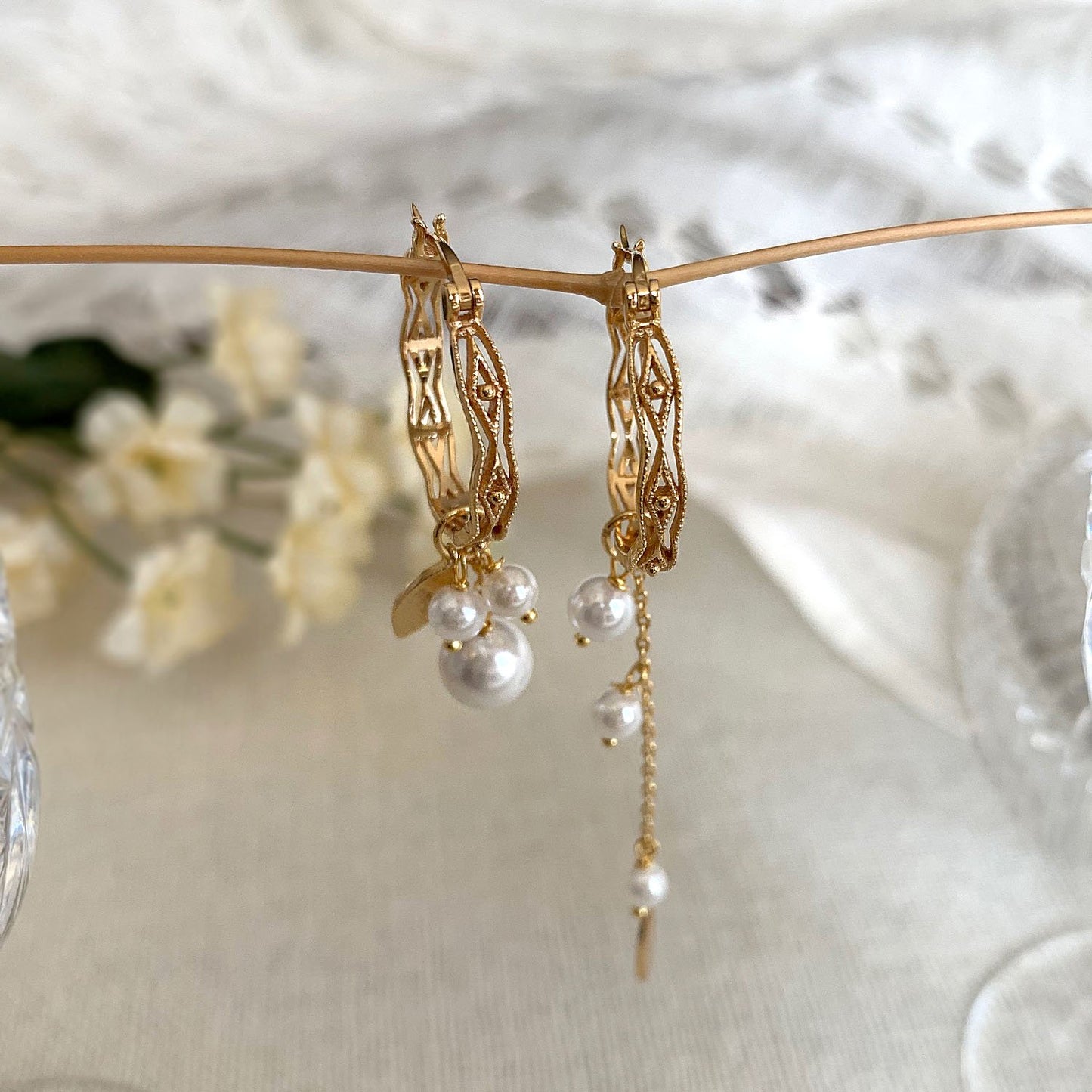 Boucles d'oreilles en vermeil en or 18 carats style asymétrique pendentifs en perles bijoux bohème chic collection kemmi fait main