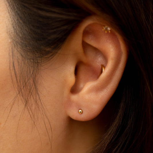 Boucles d'oreilles à pois en or massif