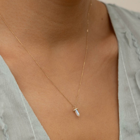 Collier en or massif avec pointe de quartz rose Kaia