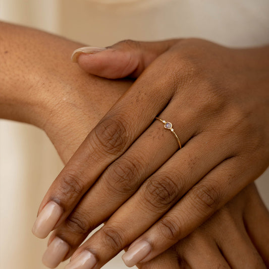 Bague en or massif avec pierre de lune Naomi et diamants