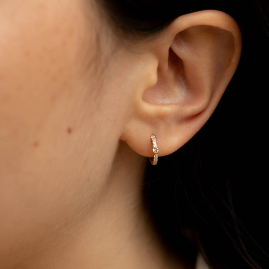 Boucles d'oreilles créoles serpent pavées en or massif