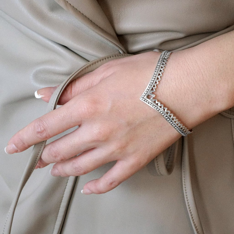 bracelet en argent sterling manchette style mandala forme de pointe réglable dos ouvert style bohème bohème chic pour les femmes