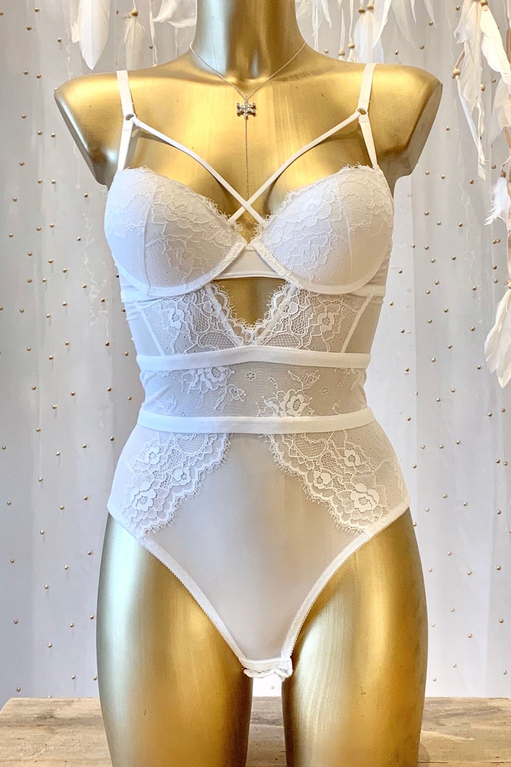 https://www.kemmicollection.com/cdn/shop/products/estelle_white_bodysuit_kemmi_1024x.jpg?v=1580677957