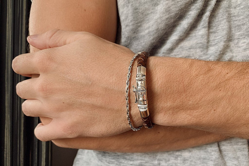Bracelet mince en argent pour hommes de la collection kemmi de style empilable de bijoux modernes